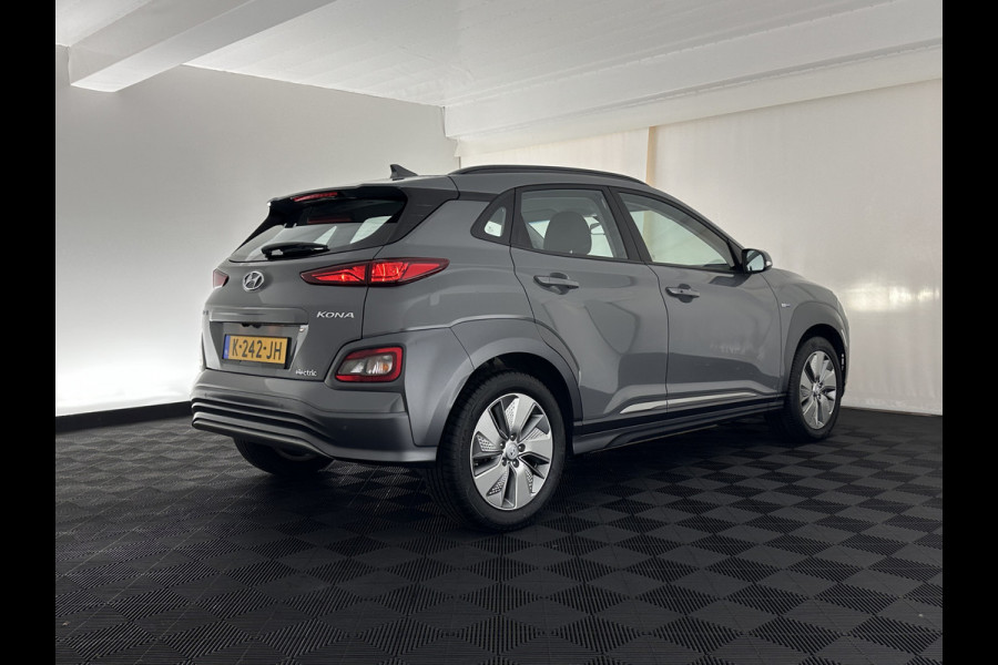 Hyundai Kona EV Comfort 39 kWh [ 3-Fase-11kW] (INCL-BTW) *DIGI-COCKPIT | ADAPTIVE-CRUISE | CARPLAY | DAB | LANE-ASSIST | KEYLESS | COMFORT-SEATS | CCS-FASTLOADER | SHIFTPADDLES | 17"ALU*