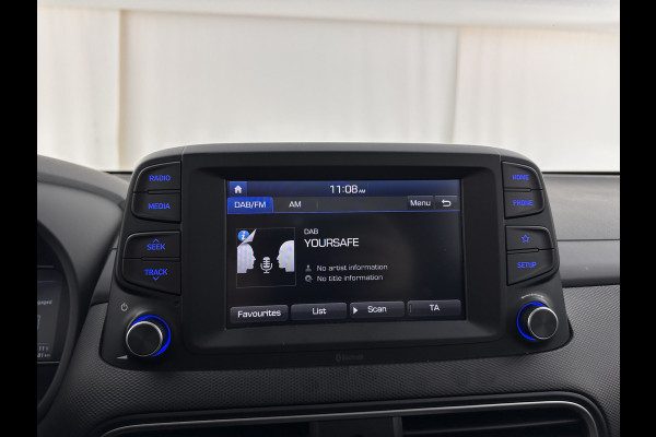Hyundai Kona EV Comfort 39 kWh [ 3-Fase-11kW] (INCL-BTW) *DIGI-COCKPIT | ADAPTIVE-CRUISE | CARPLAY | DAB | LANE-ASSIST | KEYLESS | COMFORT-SEATS | CCS-FASTLOADER | SHIFTPADDLES | 17"ALU*