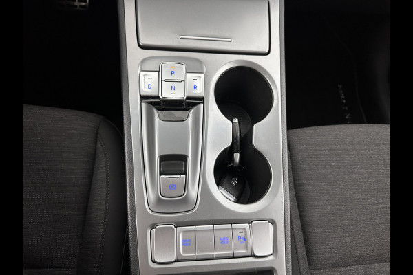 Hyundai Kona EV Comfort 39 kWh [ 3-Fase-11kW] (INCL-BTW) *DIGI-COCKPIT | ADAPTIVE-CRUISE | CARPLAY | DAB | LANE-ASSIST | KEYLESS | COMFORT-SEATS | CCS-FASTLOADER | SHIFTPADDLES | 17"ALU*