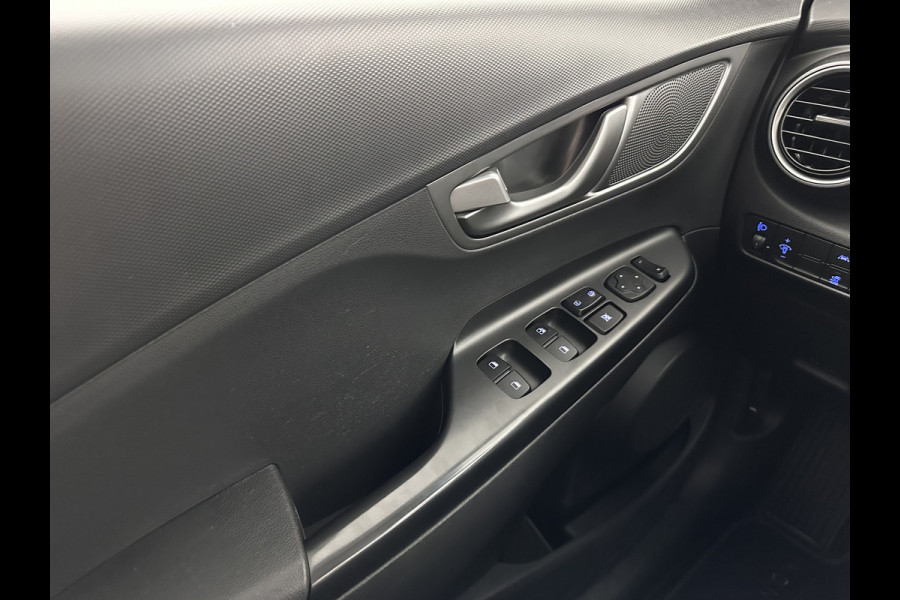 Hyundai Kona EV Comfort 39 kWh [ 3-Fase-11kW] (INCL-BTW) *DIGI-COCKPIT | ADAPTIVE-CRUISE | CARPLAY | DAB | LANE-ASSIST | KEYLESS | COMFORT-SEATS | CCS-FASTLOADER | SHIFTPADDLES | 17"ALU*