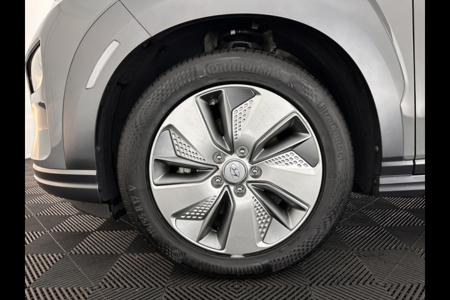 Hyundai Kona EV Comfort 39 kWh [ 3-Fase-11kW] (INCL-BTW) *DIGI-COCKPIT | ADAPTIVE-CRUISE | CARPLAY | DAB | LANE-ASSIST | KEYLESS | COMFORT-SEATS | CCS-FASTLOADER | SHIFTPADDLES | 17"ALU*