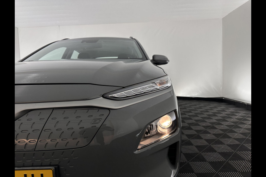 Hyundai Kona EV Comfort 39 kWh [ 3-Fase-11kW] (INCL-BTW) *DIGI-COCKPIT | ADAPTIVE-CRUISE | CARPLAY | DAB | LANE-ASSIST | KEYLESS | COMFORT-SEATS | CCS-FASTLOADER | SHIFTPADDLES | 17"ALU*