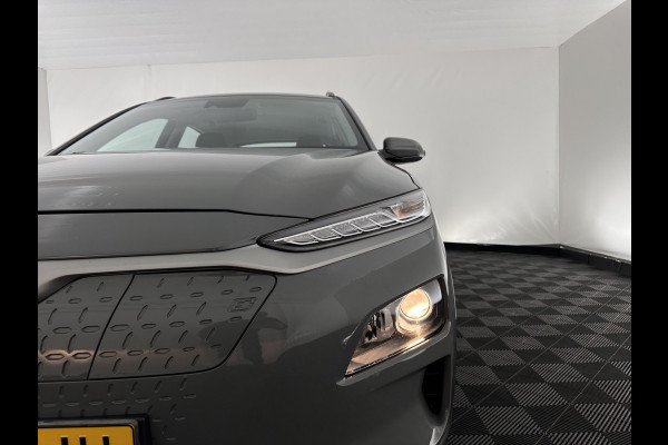 Hyundai Kona EV Comfort 39 kWh [ 3-Fase-11kW] (INCL-BTW) *DIGI-COCKPIT | ADAPTIVE-CRUISE | CARPLAY | DAB | LANE-ASSIST | KEYLESS | COMFORT-SEATS | CCS-FASTLOADER | SHIFTPADDLES | 17"ALU*