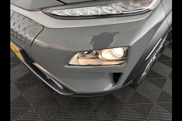 Hyundai Kona EV Comfort 39 kWh [ 3-Fase-11kW] (INCL-BTW) *DIGI-COCKPIT | ADAPTIVE-CRUISE | CARPLAY | DAB | LANE-ASSIST | KEYLESS | COMFORT-SEATS | CCS-FASTLOADER | SHIFTPADDLES | 17"ALU*