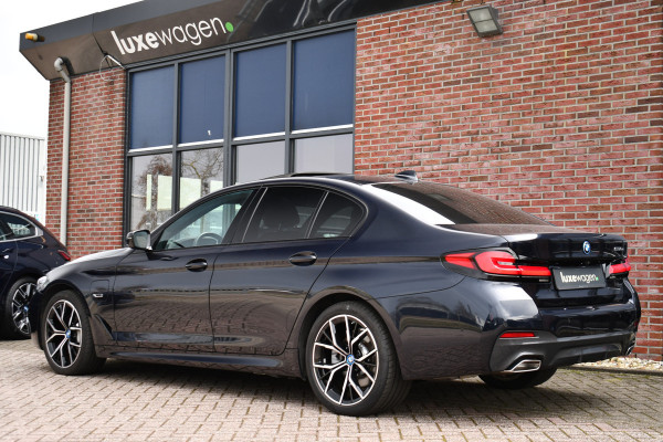 BMW 5 Serie 530e M-Sport Pano Trekh ACC HUD 360 Laser El-Klep