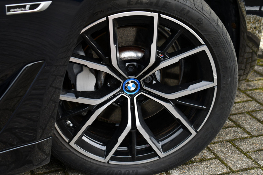 BMW 5 Serie 530e M-Sport Pano Trekh ACC HUD 360 Laser El-Klep