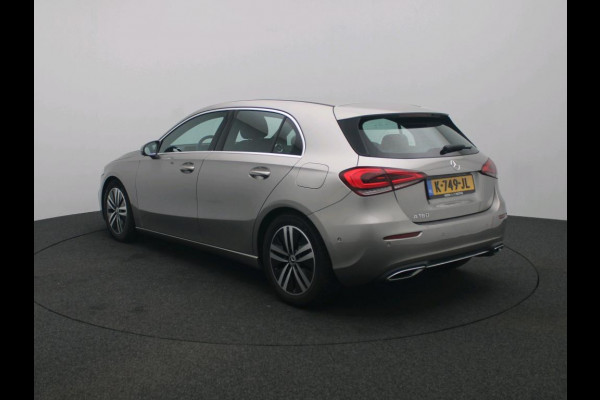 Mercedes-Benz A-Klasse 180 Business Solution Luxury Ledkoplampen | Sfeerverlichting | Stoelverwarming | Parkeerpakket met achteruitrijcamera. Inclusief 48 maanden MB Certified garantie voor Europa.