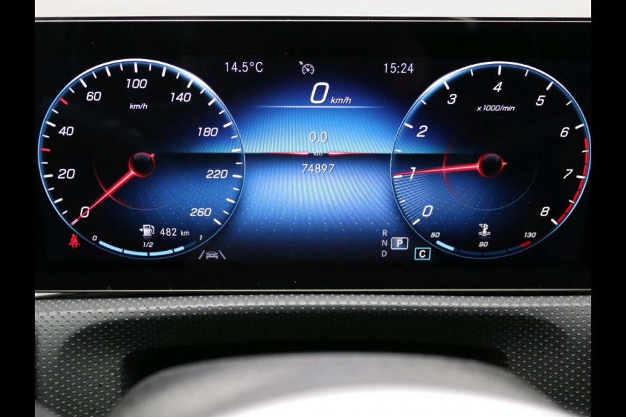 Mercedes-Benz A-Klasse 180 Business Solution Luxury Ledkoplampen | Sfeerverlichting | Stoelverwarming | Parkeerpakket met achteruitrijcamera. Inclusief 48 maanden MB Certified garantie voor Europa.