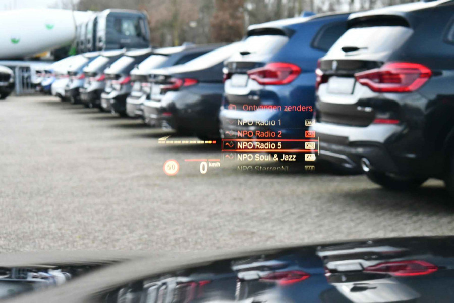 BMW 5 Serie 530e M-Sport Pano Trekh ACC HUD 360 Laser El-Klep