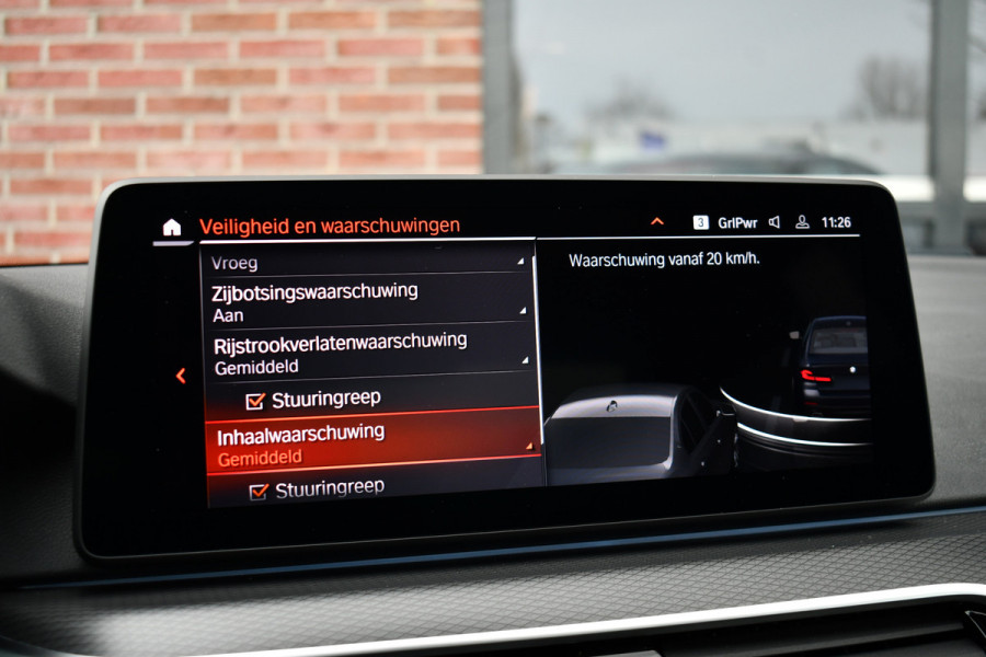 BMW 5 Serie 530e M-Sport Pano Trekh ACC HUD 360 Laser El-Klep