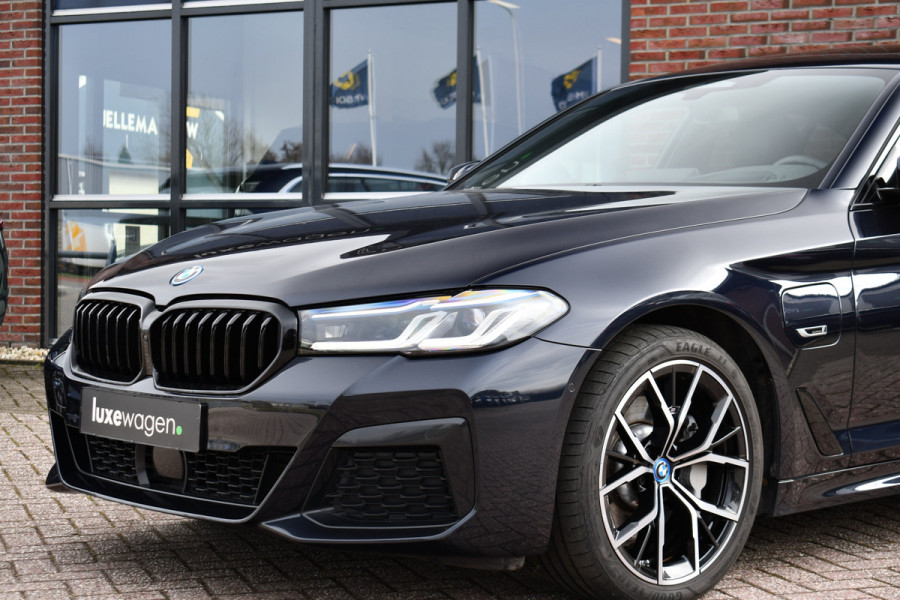 BMW 5 Serie 530e M-Sport Pano Trekh ACC HUD 360 Laser El-Klep