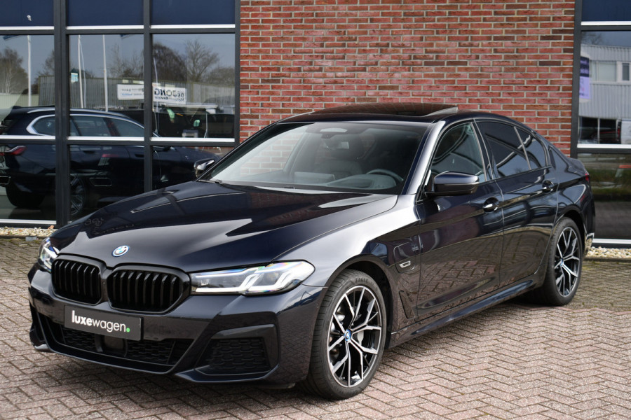 BMW 5 Serie 530e M-Sport Pano Trekh ACC HUD 360 Laser El-Klep