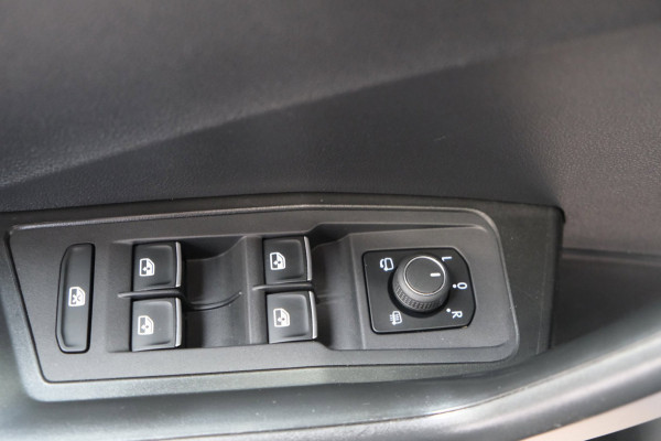 Volkswagen T-Roc 1.5 TSI Style Business Automaat - N.A.P. Airco, Carplay, Navi, PDc, Cruise.