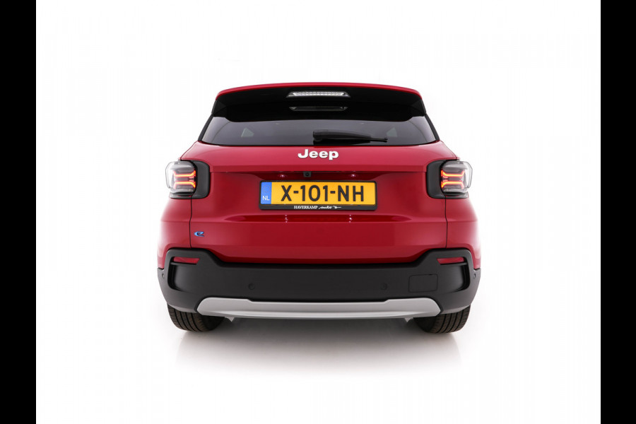 Jeep Avenger Summit 54 kWh [ 3-Fase ] {SOH-95%} (INCL-BTW) *HEATPUMP | LEATHER-MICROFIBRE | FULL-LED | ADAPTIVE-CRUISE | BLIND-SPOT | CAMERA | DIGI-COCKPIT | NAVI-FULLMAP | HEATED-COMFORTSEATS | ECC | AMBIENT-LIGHT | PDC | CARPLAY | CRUISE