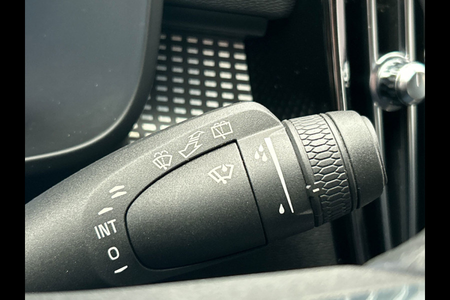 Volvo XC40 Recharge P8 AWD R-Design | SOH 93% | Origineel NL | Camera | Stuur + Stoelverwarming | Apple/Carplay