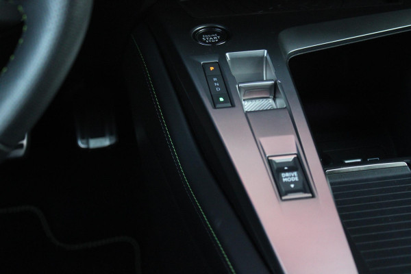 Peugeot 308 1.6 HYbrid 225PK AUTOMAAT GT PACK BUSINESS | PANO DAK | FOCAL AUDIO | FULL LED KOPLAMPEN | MASSAGE STOELEN | STOEL/STUUR VERW. | NAVIGATIE | CAMERA | ADAPTIVE CRUISE | DODEHOEK BEWAKING | DRAADLOZE TELEFOONLADER | KEYLESS ENTRY |