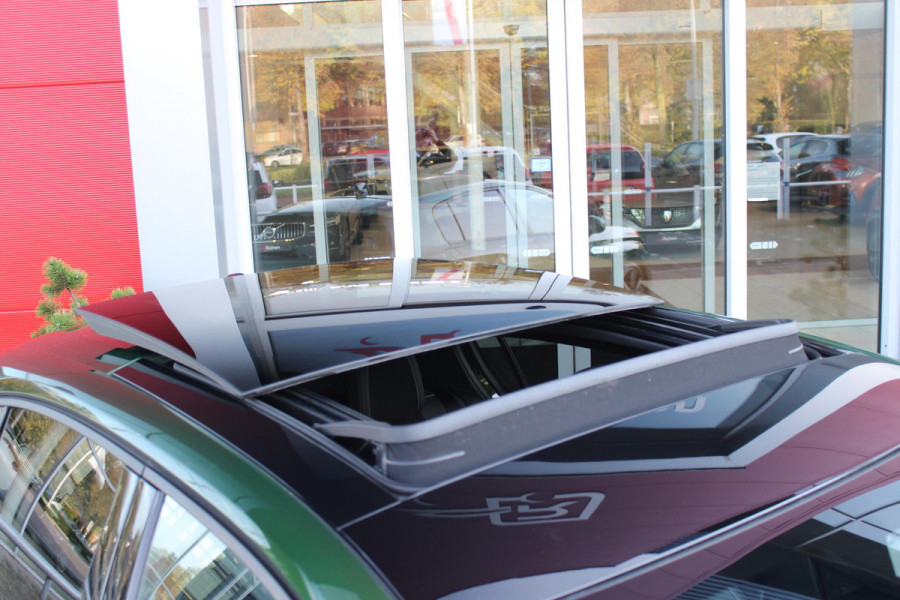 Peugeot 308 1.6 HYbrid 225PK AUTOMAAT GT PACK BUSINESS | PANO DAK | FOCAL AUDIO | FULL LED KOPLAMPEN | MASSAGE STOELEN | STOEL/STUUR VERW. | NAVIGATIE | CAMERA | ADAPTIVE CRUISE | DODEHOEK BEWAKING | DRAADLOZE TELEFOONLADER | KEYLESS ENTRY |