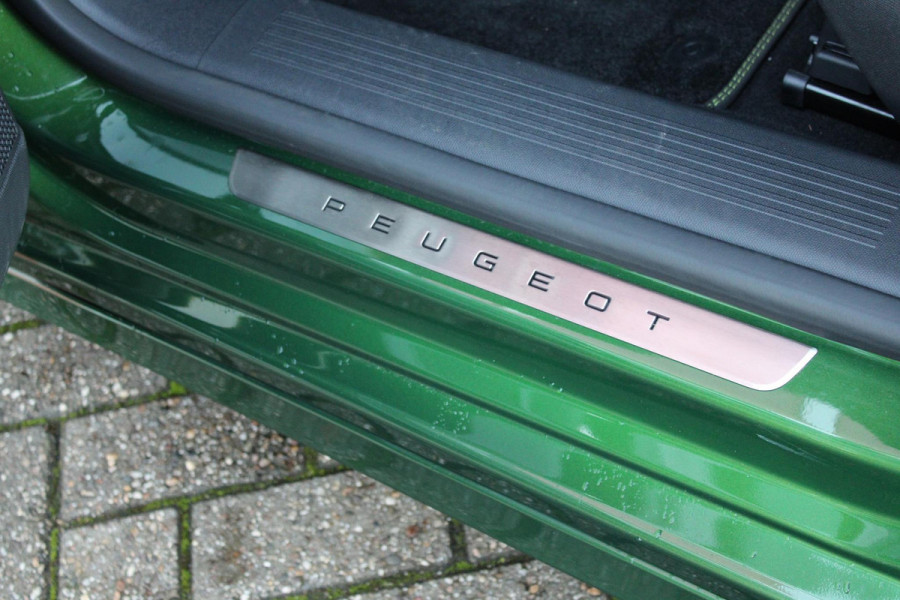 Peugeot 308 1.6 HYbrid 225PK AUTOMAAT GT PACK BUSINESS | PANO DAK | FOCAL AUDIO | FULL LED KOPLAMPEN | MASSAGE STOELEN | STOEL/STUUR VERW. | NAVIGATIE | CAMERA | ADAPTIVE CRUISE | DODEHOEK BEWAKING | DRAADLOZE TELEFOONLADER | KEYLESS ENTRY |