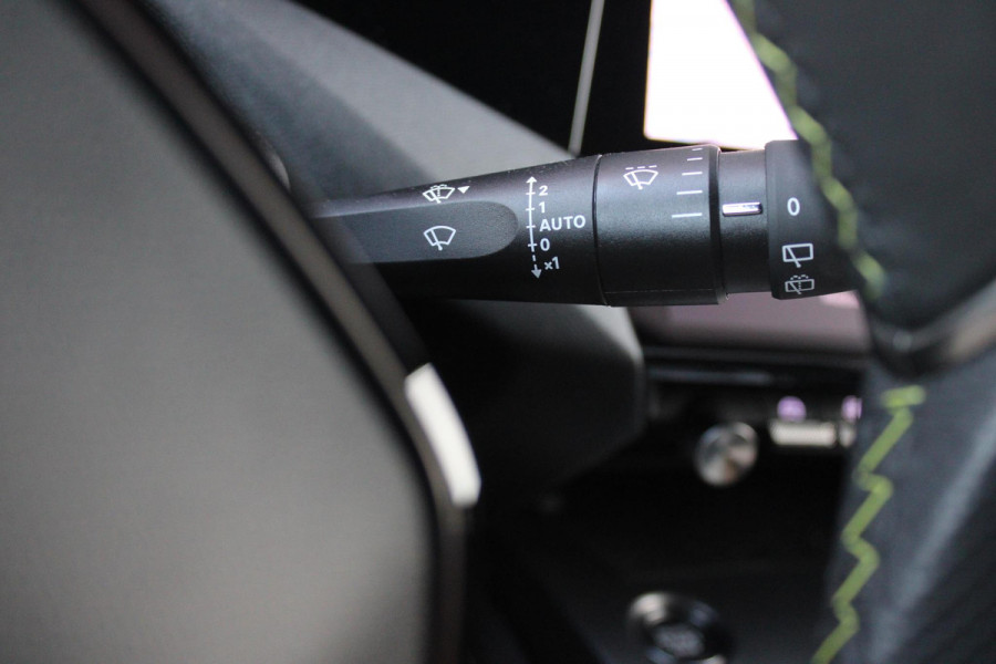 Peugeot 308 1.6 HYbrid 225PK AUTOMAAT GT PACK BUSINESS | PANO DAK | FOCAL AUDIO | FULL LED KOPLAMPEN | MASSAGE STOELEN | STOEL/STUUR VERW. | NAVIGATIE | CAMERA | ADAPTIVE CRUISE | DODEHOEK BEWAKING | DRAADLOZE TELEFOONLADER | KEYLESS ENTRY |