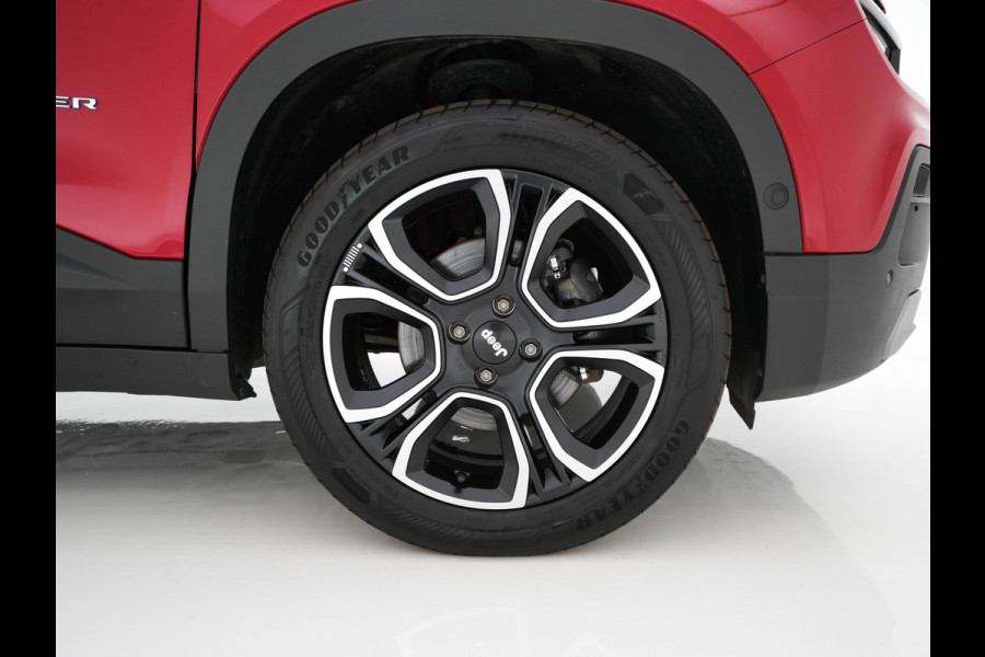 Jeep Avenger Summit 54 kWh [ 3-Fase ] {SOH-95%} (INCL-BTW) *HEATPUMP | LEATHER-MICROFIBRE | FULL-LED | ADAPTIVE-CRUISE | BLIND-SPOT | CAMERA | DIGI-COCKPIT | NAVI-FULLMAP | HEATED-COMFORTSEATS | ECC | AMBIENT-LIGHT | PDC | CARPLAY | CRUISE