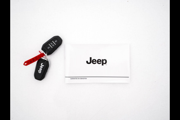 Jeep Avenger Summit 54 kWh [ 3-Fase ] {SOH-95%} (INCL-BTW) *HEATPUMP | LEATHER-MICROFIBRE | FULL-LED | ADAPTIVE-CRUISE | BLIND-SPOT | CAMERA | DIGI-COCKPIT | NAVI-FULLMAP | HEATED-COMFORTSEATS | ECC | AMBIENT-LIGHT | PDC | CARPLAY | CRUISE