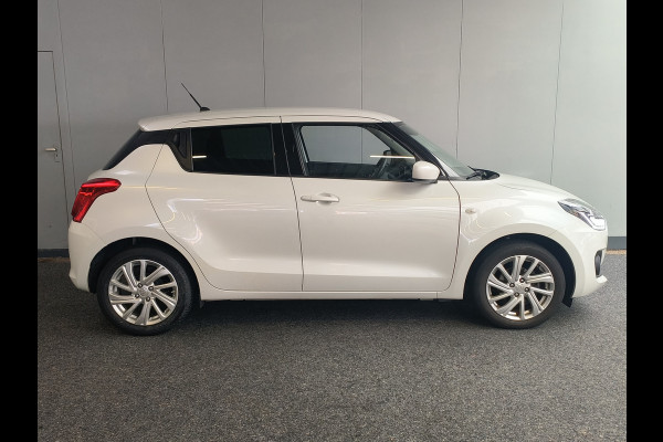 Suzuki Swift 1.2 Select Smart Hybrid uit 2023 Rijklaar + 12 maanden Bovag-garantie Henk Jongen Auto's in Helmond,  al 50 jaar service zoals 't hoort!