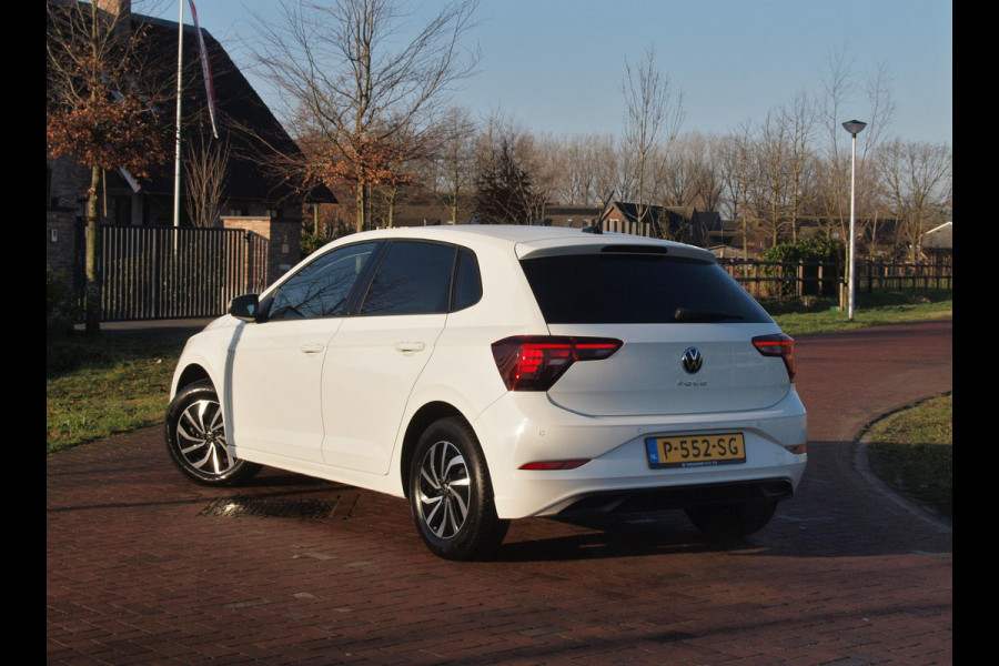 Volkswagen Polo 1.0 TSI Life Business | Apple Carplay | Stoelverwarming | Parkeersensoren | Privacy Glas | NL-Auto |