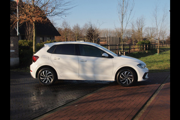 Volkswagen Polo 1.0 TSI Life Business | Apple Carplay | Stoelverwarming | Parkeersensoren | Privacy Glas | NL-Auto |