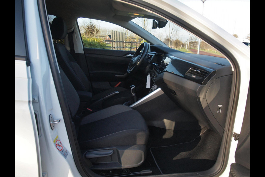 Volkswagen Polo 1.0 TSI Life Business | Apple Carplay | Stoelverwarming | Parkeersensoren | Privacy Glas | NL-Auto |