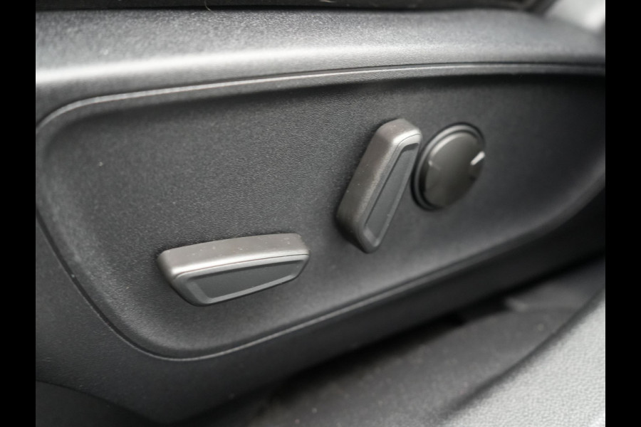 Ford Kuga 2.5 Vignale Plug In Hybrid 225pk Dealer O.H. PHEV | Trekhaak Afn. | Panodak | Head Up | 360 Camera | Bang & Olufsen | Lederen Sportstoelen Memory & Verwarmd | Keyless | Stuur Verwarmd | Blis | Virtual | Navigatie | DAB |