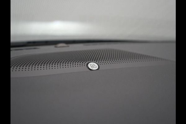 Ford Kuga 2.5 Vignale Plug In Hybrid 225pk Dealer O.H. PHEV | Trekhaak Afn. | Panodak | Head Up | 360 Camera | Bang & Olufsen | Lederen Sportstoelen Memory & Verwarmd | Keyless | Stuur Verwarmd | Blis | Virtual | Navigatie | DAB |