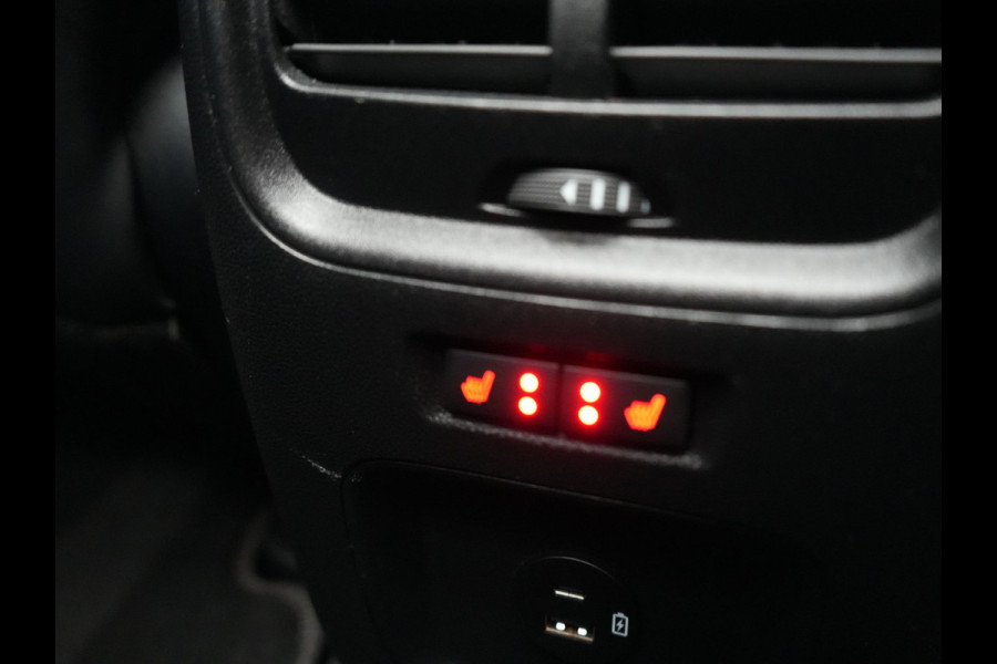 Ford Kuga 2.5 Vignale Plug In Hybrid 225pk Dealer O.H. PHEV | Trekhaak Afn. | Panodak | Head Up | 360 Camera | Bang & Olufsen | Lederen Sportstoelen Memory & Verwarmd | Keyless | Stuur Verwarmd | Blis | Virtual | Navigatie | DAB |