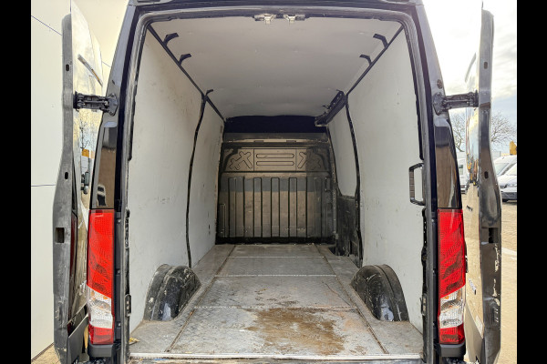 Iveco Daily 35S18 3.0 L2H2 Airco Adaptieve Cruise Control Camera Navigatie Lucht geveerde stoel .