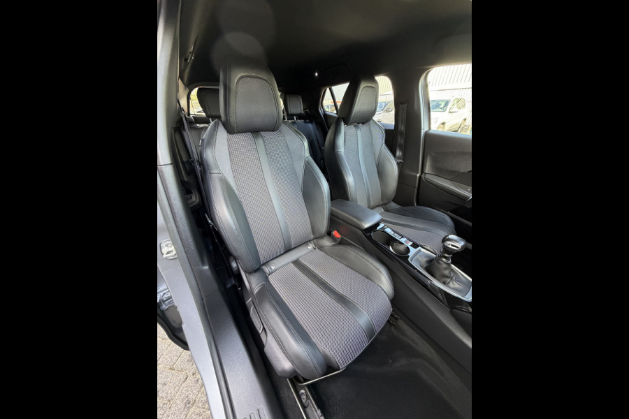 Peugeot 2008 130pk GT (Camera - Keyless Entry - LED - Navigatie - Automatische Airco - Apple Carplay - i cockpit)