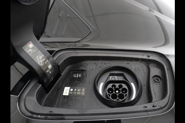 Opel Astra 1.6 Hybrid Business Edition | Stoelverwarming | Adaptive cruise | Camera | Stuurverwarming | Carplay | Navigatie | Full LED | 17'' | Climate control | PHEV | Plug In