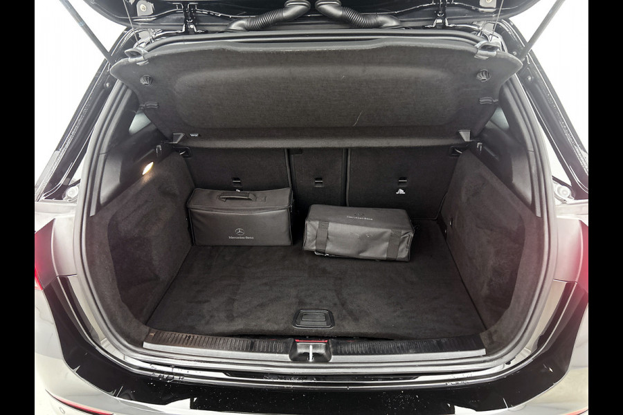 Mercedes-Benz B-Klasse 250 e Hybride Premium / Design-en AMG line / 1/2 Leder / Stoelverwarming / Pdc+Camera / Navigatie / Apk 01-2028