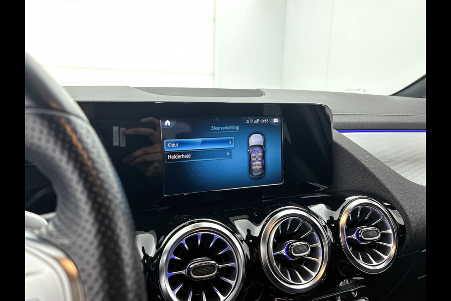 Mercedes-Benz B-Klasse 250 e Hybride Premium / Design-en AMG line / 1/2 Leder / Stoelverwarming / Pdc+Camera / Navigatie / Apk 01-2028