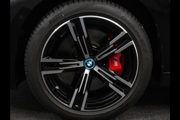 BMW 3 Serie Touring 330e M-Sport | Digitale Cockpit | Climate control | Stoel verwarming | LED | Sfeer verlichting | Lichtmetalen velgen | Navigatie | Apple carplay/ Android auto | Parkeersensoren