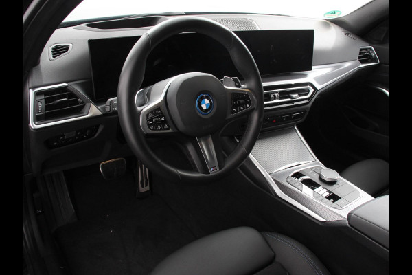 BMW 3 Serie Touring 330e M-Sport | Digitale Cockpit | Climate control | Stoel verwarming | LED | Sfeer verlichting | Lichtmetalen velgen | Navigatie | Apple carplay/ Android auto | Parkeersensoren
