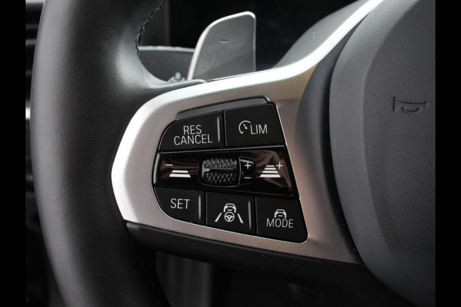 BMW 3 Serie Touring 330e M-Sport | Digitale Cockpit | Climate control | Stoel verwarming | LED | Sfeer verlichting | Lichtmetalen velgen | Navigatie | Apple carplay/ Android auto | Parkeersensoren