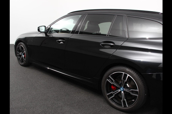 BMW 3 Serie Touring 330e M-Sport | Digitale Cockpit | Climate control | Stoel verwarming | LED | Sfeer verlichting | Lichtmetalen velgen | Navigatie | Apple carplay/ Android auto | Parkeersensoren