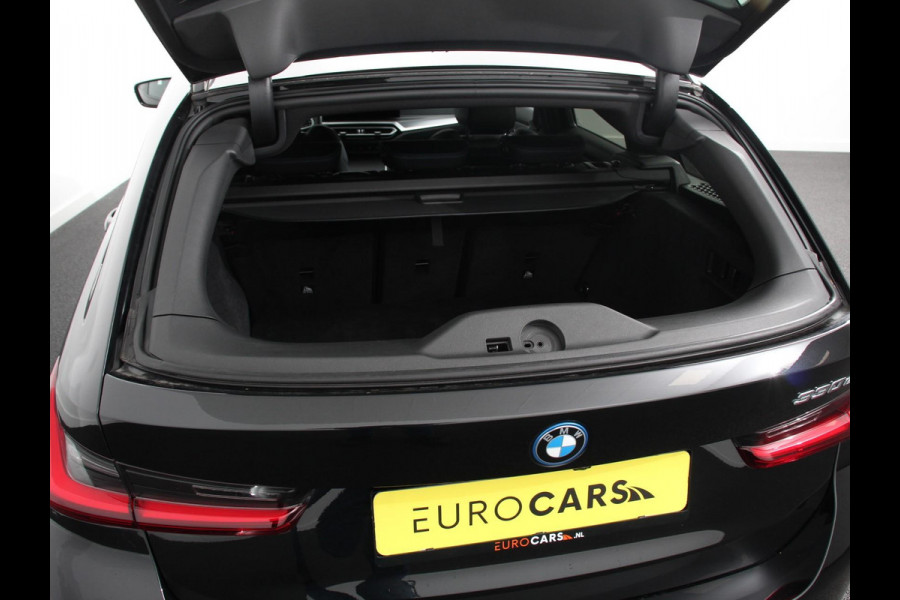 BMW 3 Serie Touring 330e M-Sport | Digitale Cockpit | Climate control | Stoel verwarming | LED | Sfeer verlichting | Lichtmetalen velgen | Navigatie | Apple carplay/ Android auto | Parkeersensoren