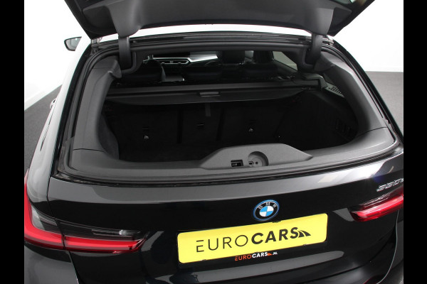 BMW 3 Serie Touring 330e M-Sport | Digitale Cockpit | Climate control | Stoel verwarming | LED | Sfeer verlichting | Lichtmetalen velgen | Navigatie | Apple carplay/ Android auto | Parkeersensoren