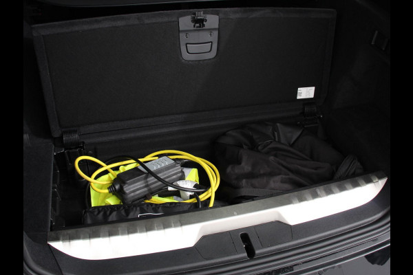 BMW 3 Serie Touring 330e M-Sport | Digitale Cockpit | Climate control | Stoel verwarming | LED | Sfeer verlichting | Lichtmetalen velgen | Navigatie | Apple carplay/ Android auto | Parkeersensoren