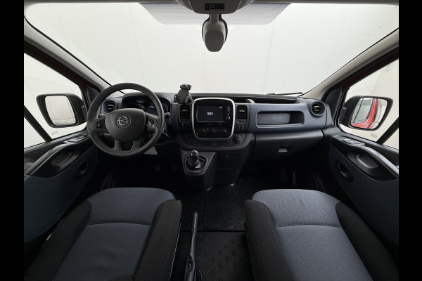Opel Vivaro D126PK Dubbele Cabine 5-Persoons L2H1 Euro 6 Trekhaak Camera Navi Airco Cruise Control Pdc 1.6CDTI Betonplex Vloer Schuifdeur Achterdeuren Regen-Lichtsensor 1e Eigenaar Origineel Nederlandse Auto Dealeronderhouden 2.000kg trekvermogen