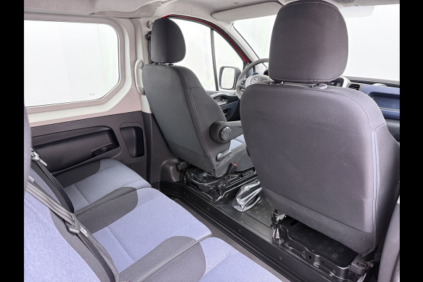 Opel Vivaro D126PK Dubbele Cabine 5-Persoons L2H1 Euro 6 Trekhaak Camera Navi Airco Cruise Control Pdc 1.6CDTI Betonplex Vloer Schuifdeur Achterdeuren Regen-Lichtsensor 1e Eigenaar Origineel Nederlandse Auto Dealeronderhouden 2.000kg trekvermogen