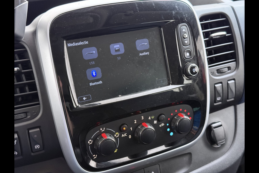 Opel Vivaro D126PK Dubbele Cabine 5-Persoons L2H1 Euro 6 Trekhaak Camera Navi Airco Cruise Control Pdc 1.6CDTI Betonplex Vloer Schuifdeur Achterdeuren Regen-Lichtsensor 1e Eigenaar Origineel Nederlandse Auto Dealeronderhouden 2.000kg trekvermogen