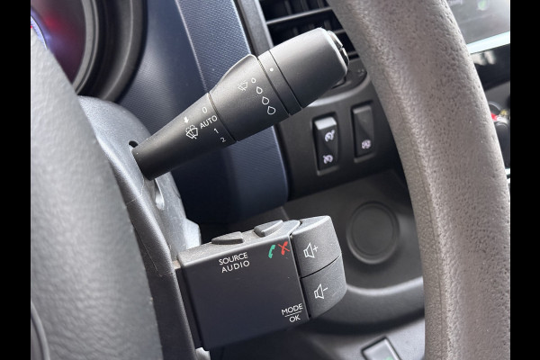 Opel Vivaro D126PK Dubbele Cabine 5-Persoons L2H1 Euro 6 Trekhaak Camera Navi Airco Cruise Control Pdc 1.6CDTI Betonplex Vloer Schuifdeur Achterdeuren Regen-Lichtsensor 1e Eigenaar Origineel Nederlandse Auto Dealeronderhouden 2.000kg trekvermogen