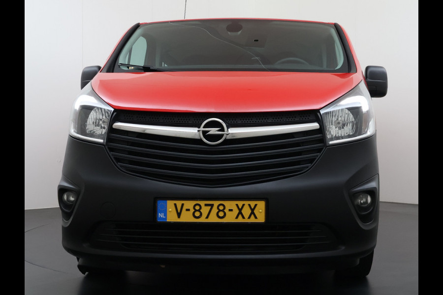 Opel Vivaro D126PK Dubbele Cabine 5-Persoons L2H1 Euro 6 Trekhaak Camera Navi Airco Cruise Control Pdc 1.6CDTI Betonplex Vloer Schuifdeur Achterdeuren Regen-Lichtsensor 1e Eigenaar Origineel Nederlandse Auto Dealeronderhouden 2.000kg trekvermogen