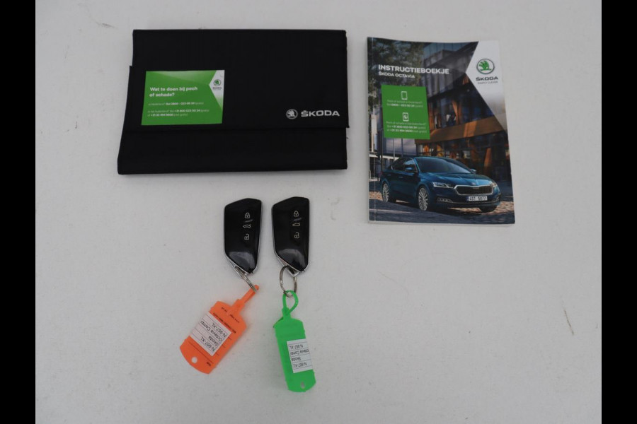 Škoda Octavia 1.5 e-TSI Business Edition | Trekhaak | Carplay | Navigatie | Full LED | Parkeerhulp | Cruise control | Digital Cockpit | Climate control | Getint glas